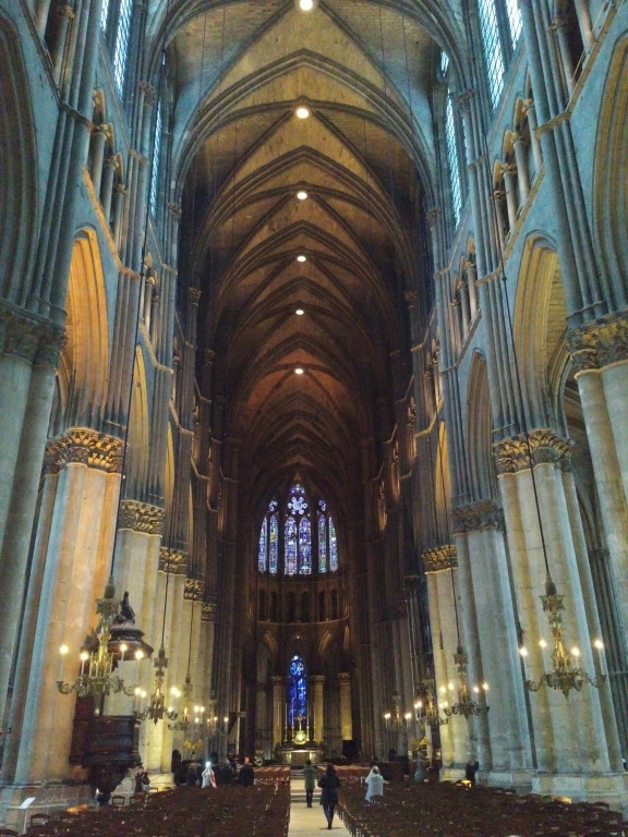 Cathédrale de Reims, illustration de l'architecture gothique.