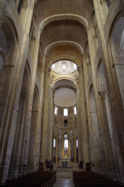 Eglise abbatiale Saint-Foy de Conques, exemple de style roman et architecture romane