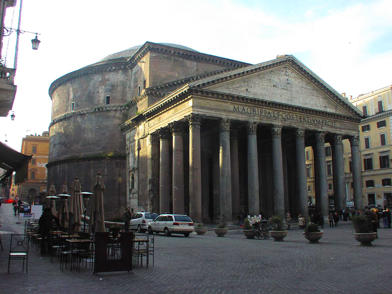 Le panthéon romain vu de l'extérieur.